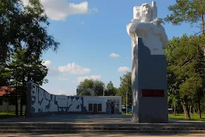 Monument Slavy image