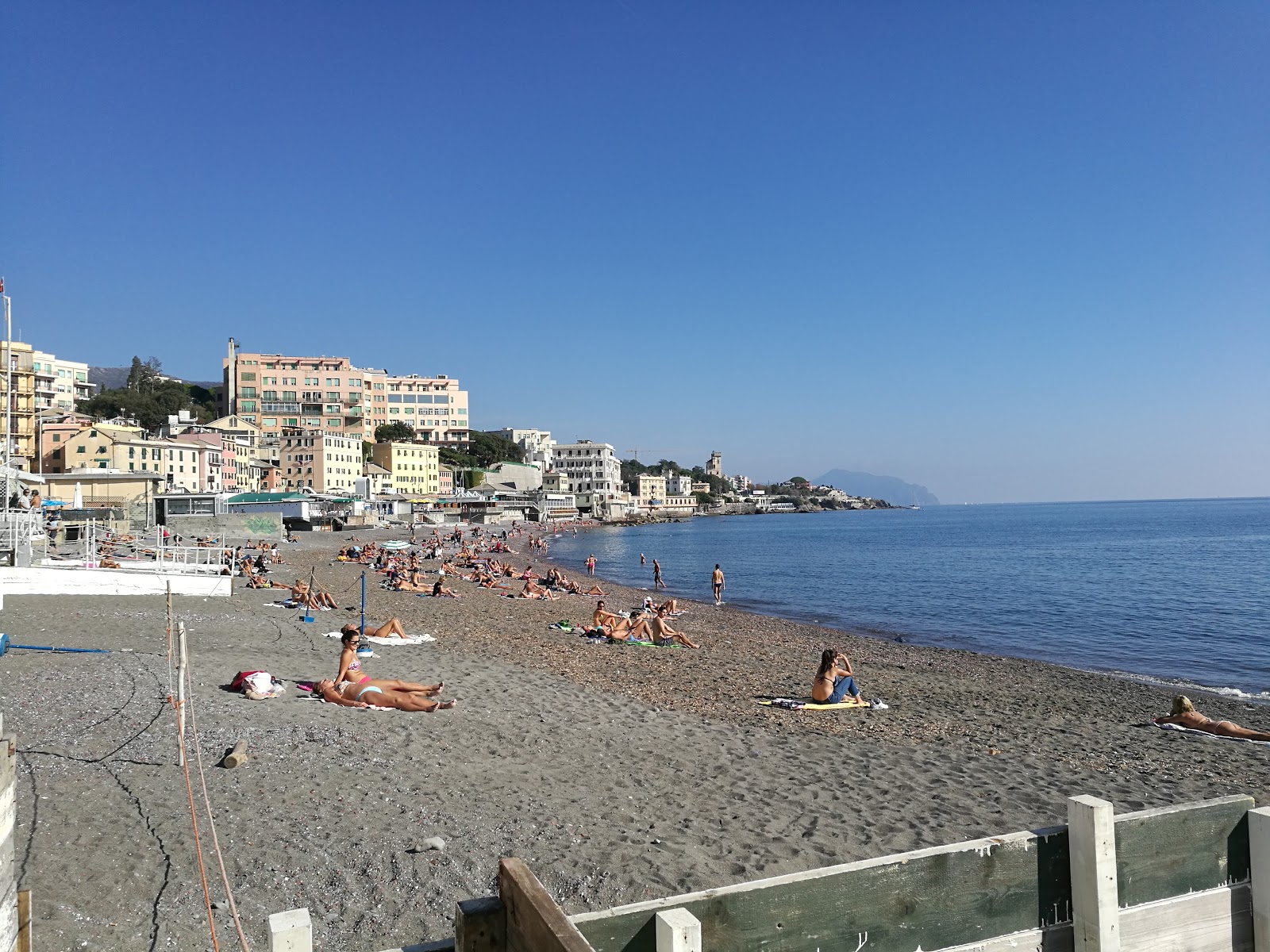 Fotografija Spiaggia Sturla z sivi kamenček površino