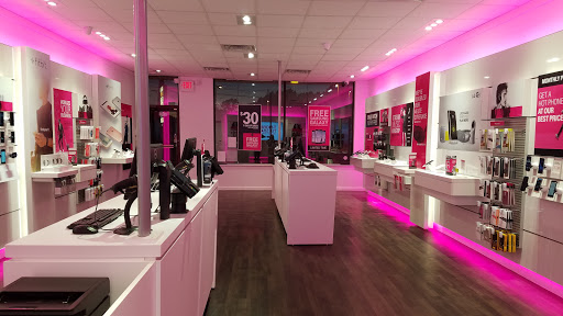 Cell Phone Store «T-Mobile», reviews and photos, 115 NJ-73 #70, West Berlin, NJ 08091, USA