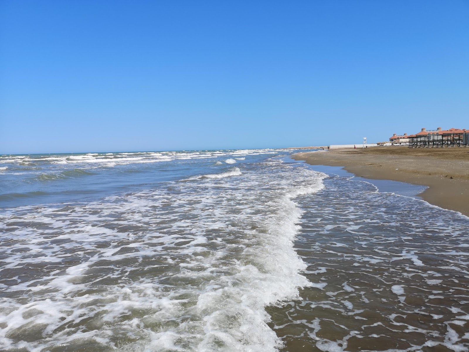 Fotografie cu SeaZone Beach cu o suprafață de apa pură turcoaz