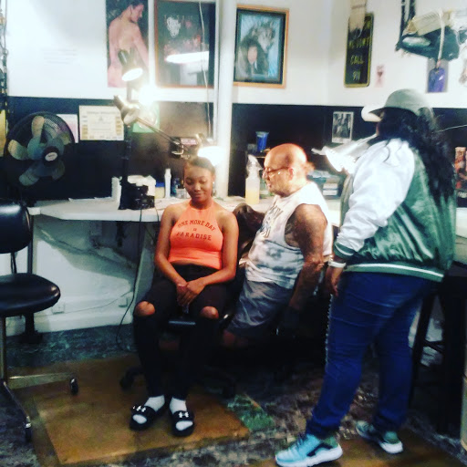 Tattoo Shop «Savannah Tattoo», reviews and photos, 510 N Tibbs Ave, Indianapolis, IN 46222, USA