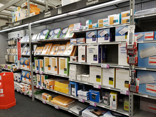 Office Supply Store «Staples», reviews and photos, 2950 Belcrest Center Dr, Hyattsville, MD 20782, USA