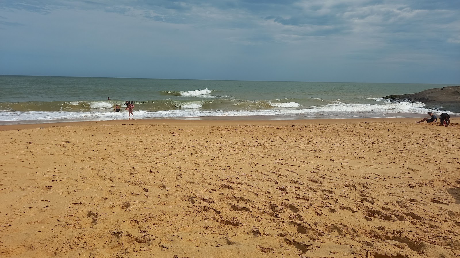 Photo de Plage de Pau Grande protégé par des falaises