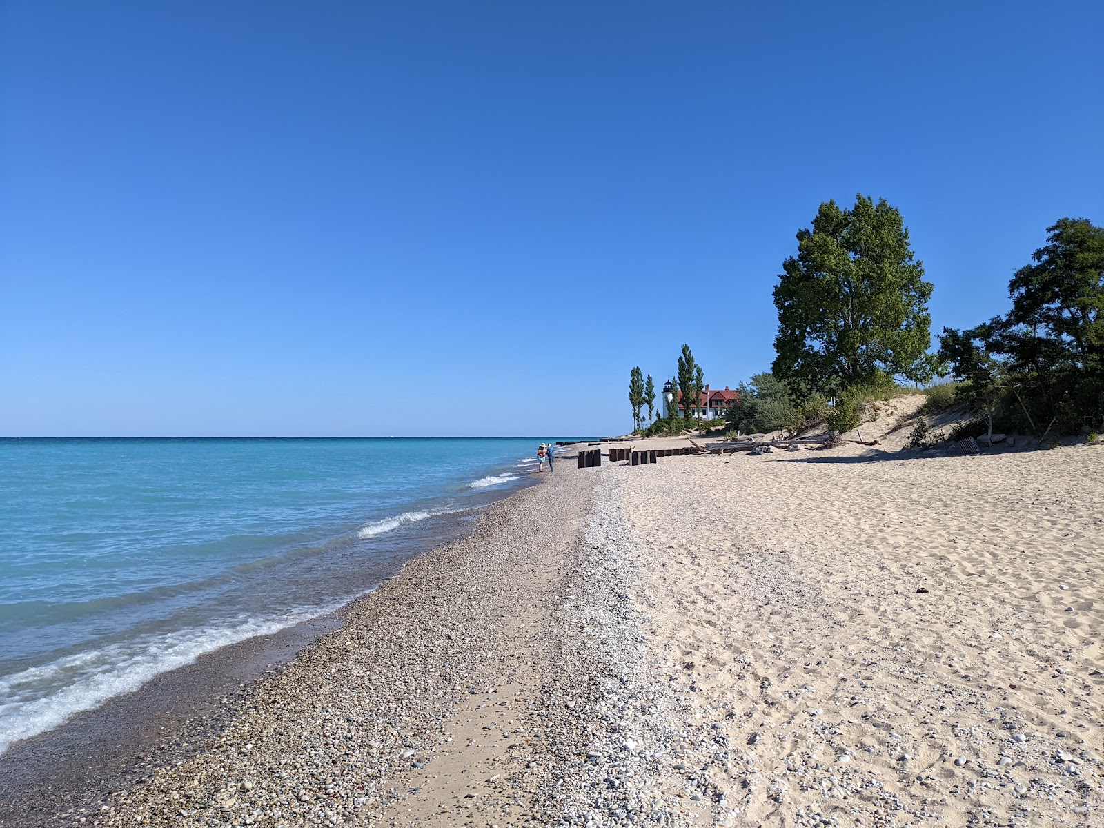 Fotografie cu Point Betsie Beach cu o suprafață de nisip beige și pietricele