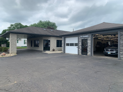 Auto Body Shop «Mid City Body Shop», reviews and photos, 6 W Channel St, Newark, OH 43055, USA