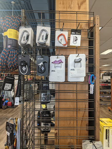 Sporting Goods Store «Erehwon Mountain Outfitter», reviews and photos, 2585 Waukegan Rd, Bannockburn, IL 60015, USA