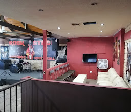 Rockstage Chihuahua photo