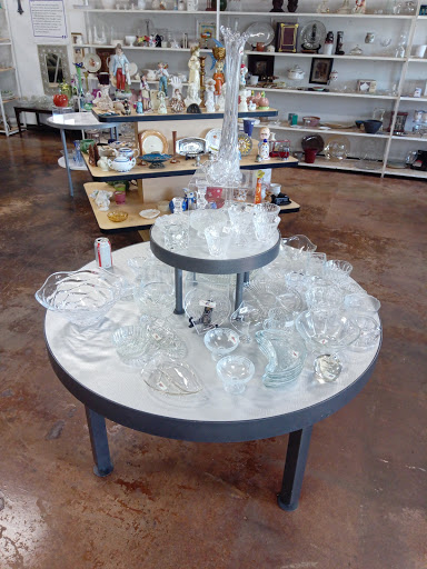 Thrift Store «Bridge House Thrift Store», reviews and photos, 4243 Earhart Blvd, New Orleans, LA 70130, USA