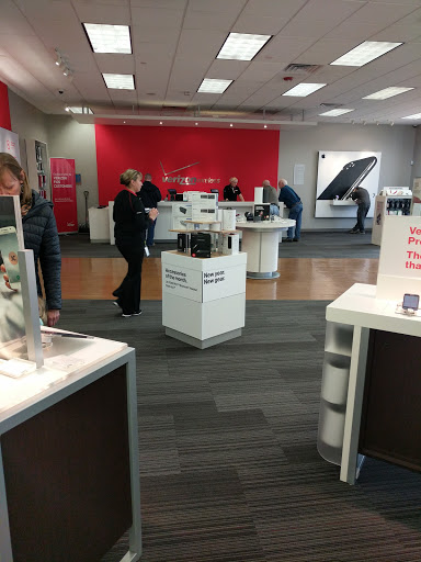 Cell Phone Store «Verizon», reviews and photos, 1 Harrison Blvd, Avon, MA 02322, USA