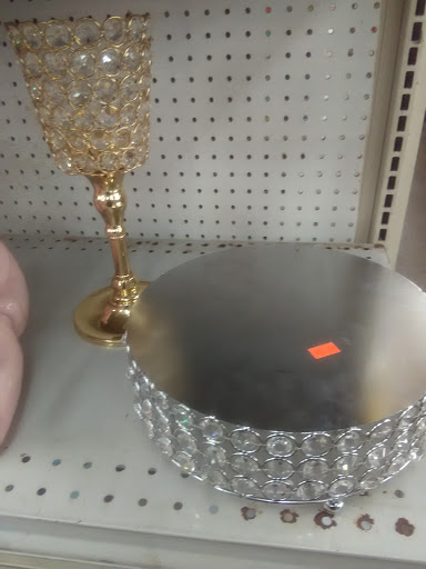 Thrift Store «Thrift & Dollar Mart», reviews and photos, 1915 E Park Row Dr, Arlington, TX 76010, USA