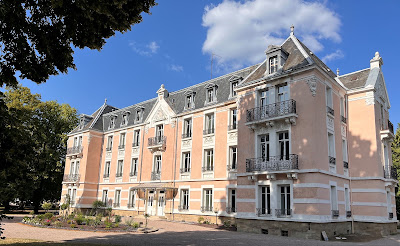 Hôtel La Souveraine à Contrexéville