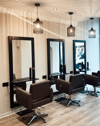 Seven Bespoke Hairdressing - Hair Salon