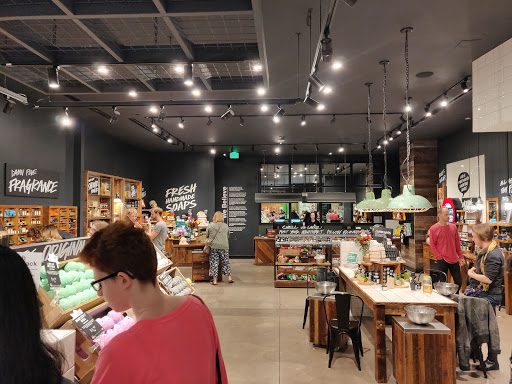Cosmetics Store «Lush», reviews and photos, 112 E Broadway, Bloomington, MN 55425, USA