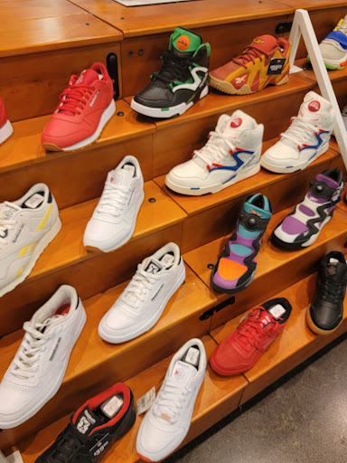 Clothing Store «Champs», reviews and photos, 205 E Broadway, Bloomington, MN 55425, USA