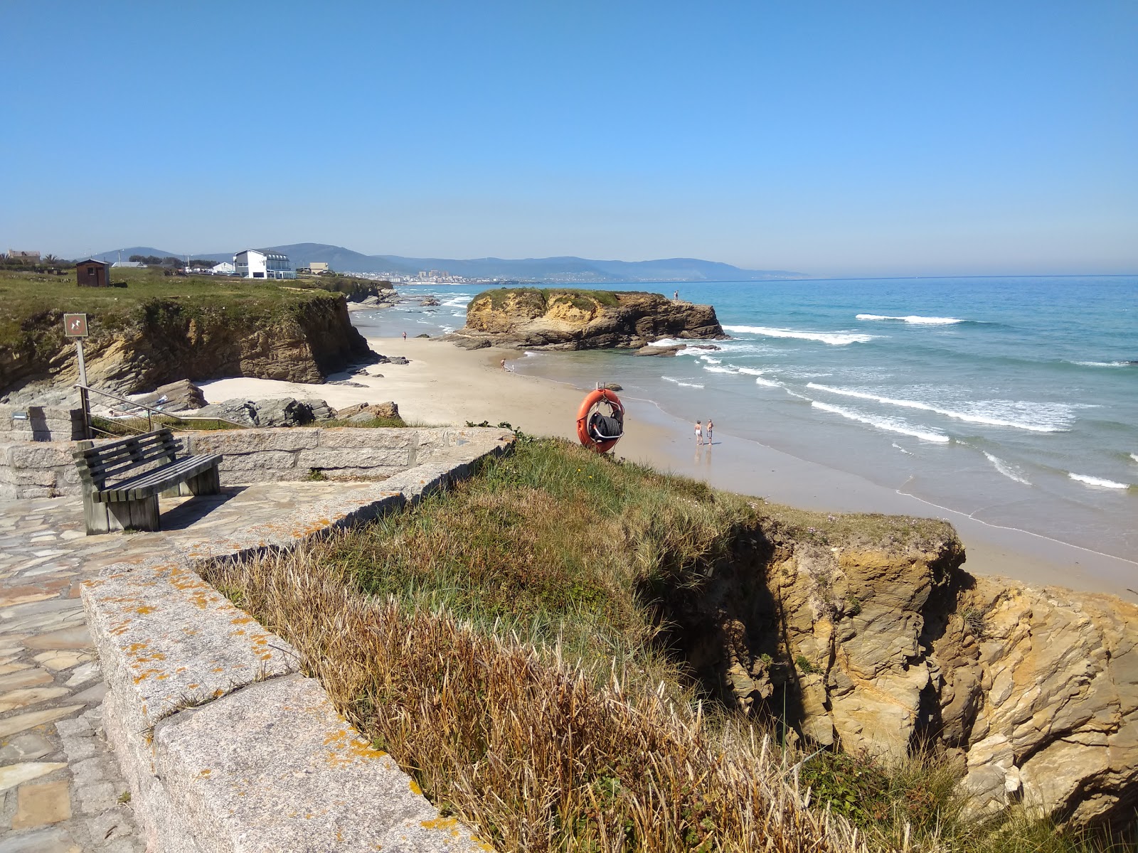 Zdjęcie Praia de Fontela otoczony górami
