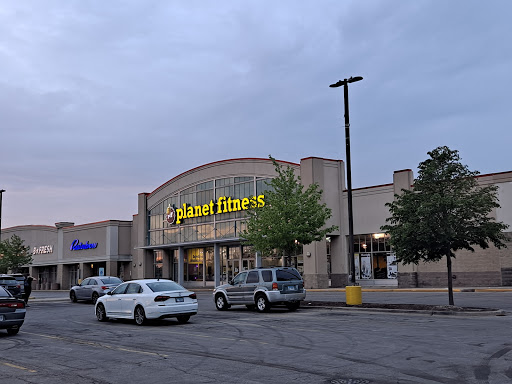 Washington Square Mall., 4849 W North Ave, Chicago, IL 60639, USA, 