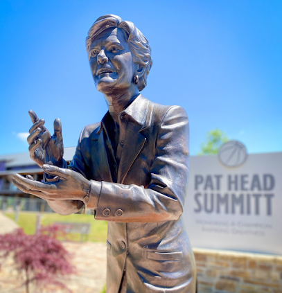 Pat Head Summitt Statue