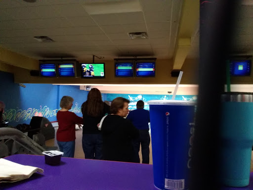 Bowling Alley «Mt Hood Lanes», reviews and photos, 2311 E Powell Blvd, Gresham, OR 97080, USA