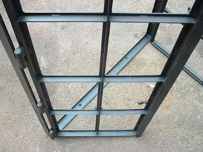 Puertas y ventanas de Aluminio / Crealumsa