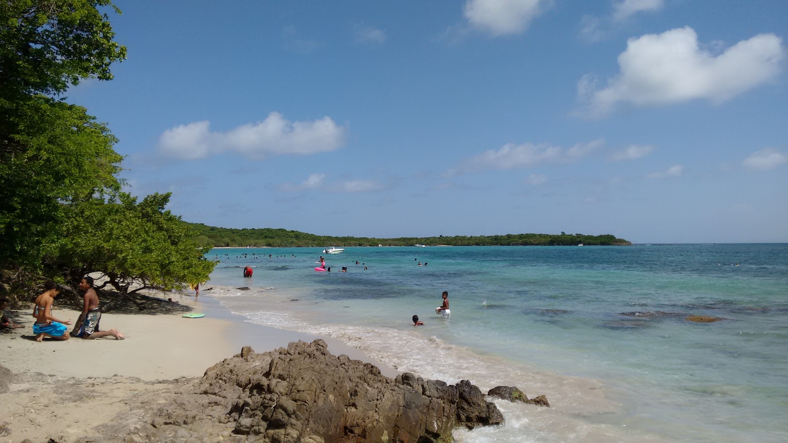 Foto di Anse Meunier beach con una superficie del sabbia beige