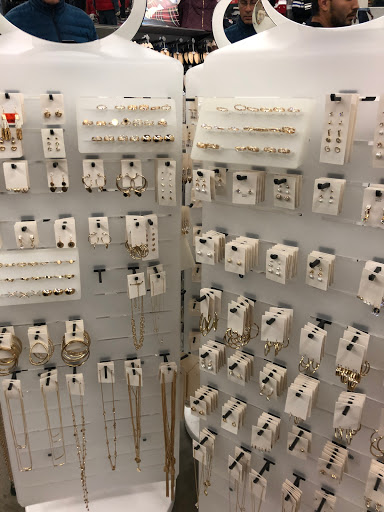 Clothing Store «Old Navy», reviews and photos, 511 Pine St, Seattle, WA 98101, USA