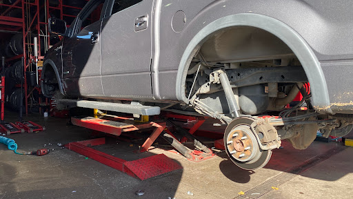 Tire Shop «Discount Tire Store - Tigard, OR», reviews and photos, 11462 SW Pacific Hwy, Tigard, OR 97223, USA