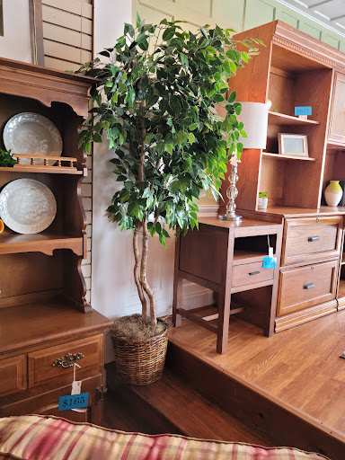 Used Furniture Store «Hometown Refurnishing», reviews and photos, 24 E Main St, Ephrata, PA 17522, USA