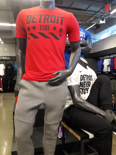 Stores to buy men's sportswear Detroit