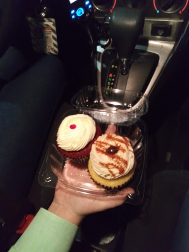 Bakery «Crème Cupcake + Dessert», reviews and photos, 543 28th St, Des Moines, IA 50312, USA