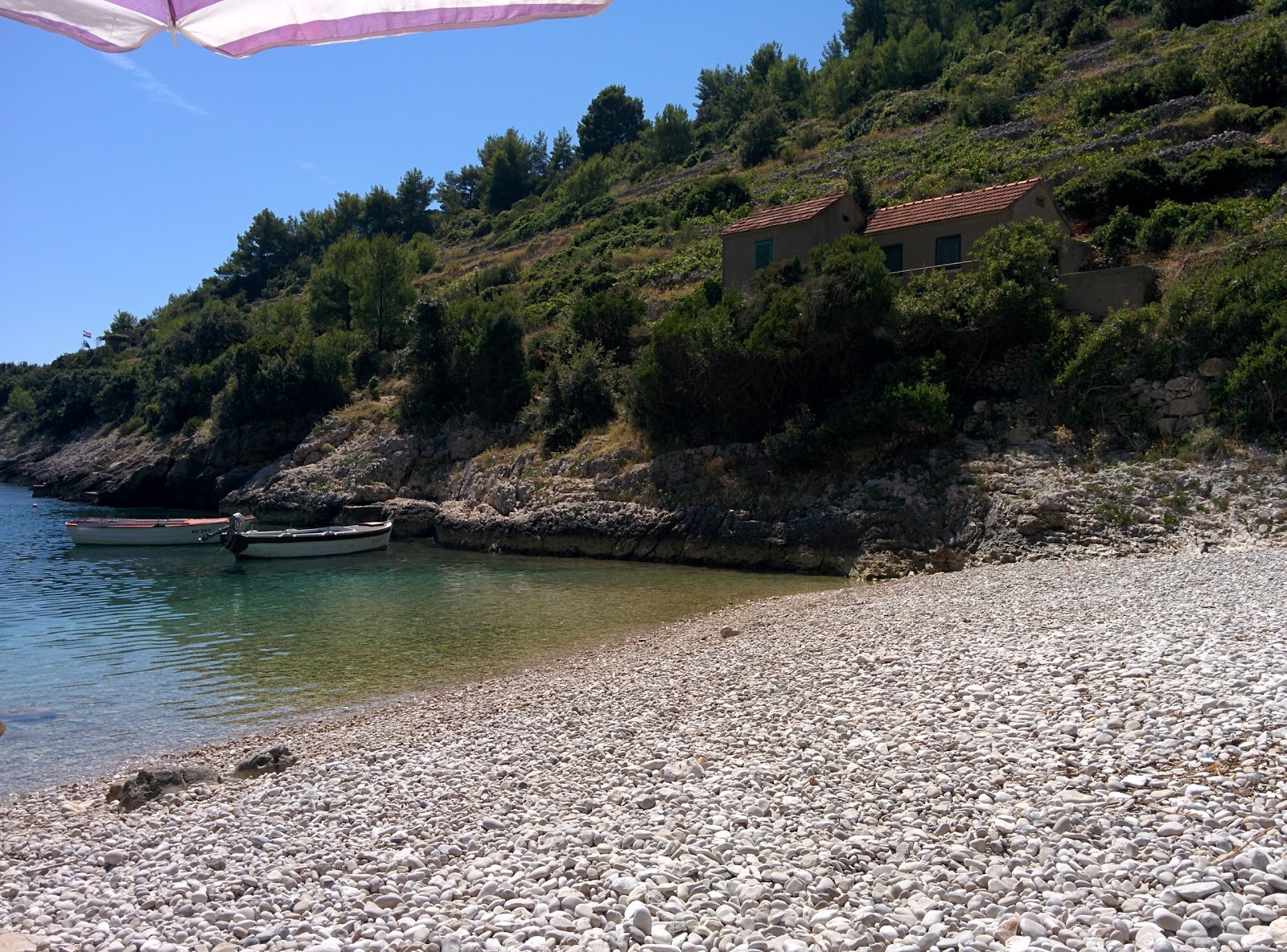Pavja Luka'in fotoğrafı uçurumlarla desteklenmiş