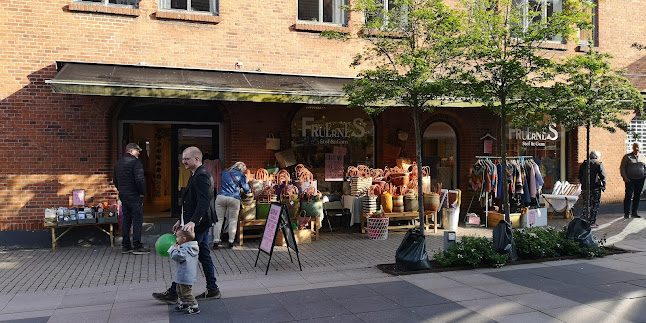 80 anmeldelser af Fruernes stof (Butik) Helsinge (Hovedstaden)