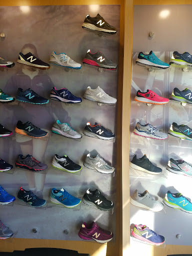 Shoe Store «New Balance Chicago», reviews and photos, 17W490 22nd St, Oakbrook Terrace, IL 60181, USA
