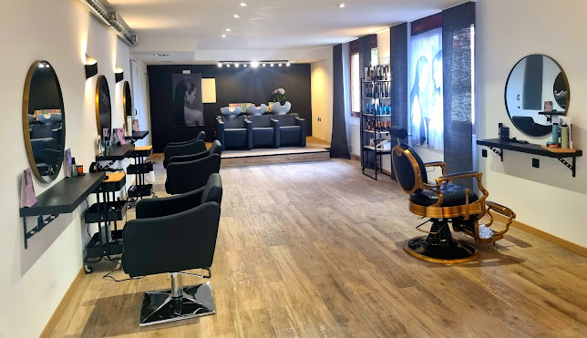 Rezensionen über Luxury hair / coiffeur coloriste/ styliste in Lausanne - Friseursalon