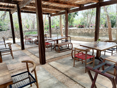Cenote y Restaurante Tsukán Santuario de Vida