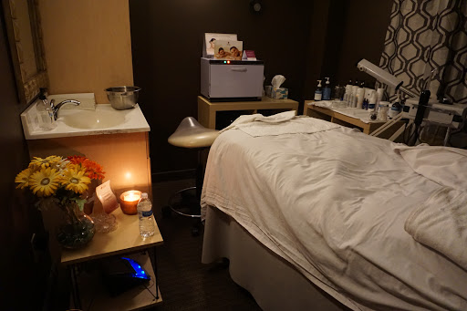 Day Spa «A White Pond Paradise Salon & Day Spa», reviews and photos, 566 White Pond Dr, Akron, OH 44320, USA