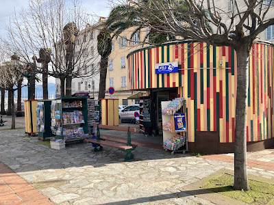 Presse Sous Les Palmiers à Ajaccio
