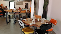 Atmosphère du Restaurant français La Cantine - Brasserie de Midi - Cuisine du marché à Beychac-et-Caillau - n°6