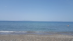 Kameros Beach'in fotoğrafı - rahatlamayı sevenler arasında popüler bir yer