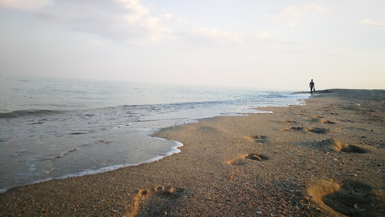 Photo de Plyazh Serhiyivka avec rivage droit, long