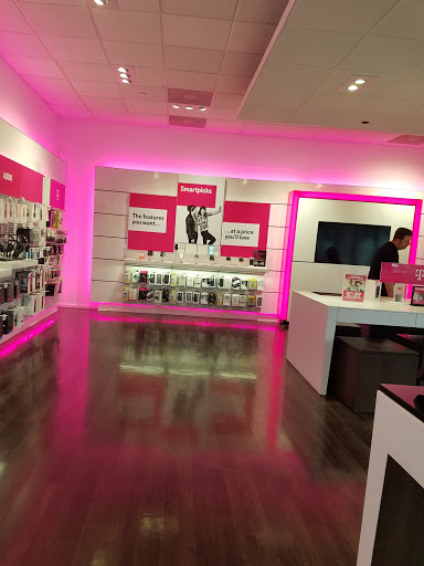 Cell Phone Store «T-Mobile», reviews and photos, 23063 W Outer Dr, Allen Park, MI 48101, USA