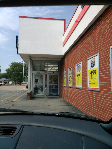 Grocery Store «Save-A-Lot», reviews and photos, 1625 J St SW, Cedar Rapids, IA 52404, USA