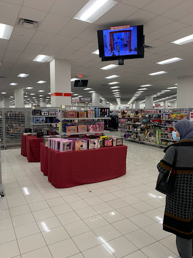 Clothing Store «Burlington Coat Factory», reviews and photos, 275 Main St #4, White Plains, NY 10601, USA