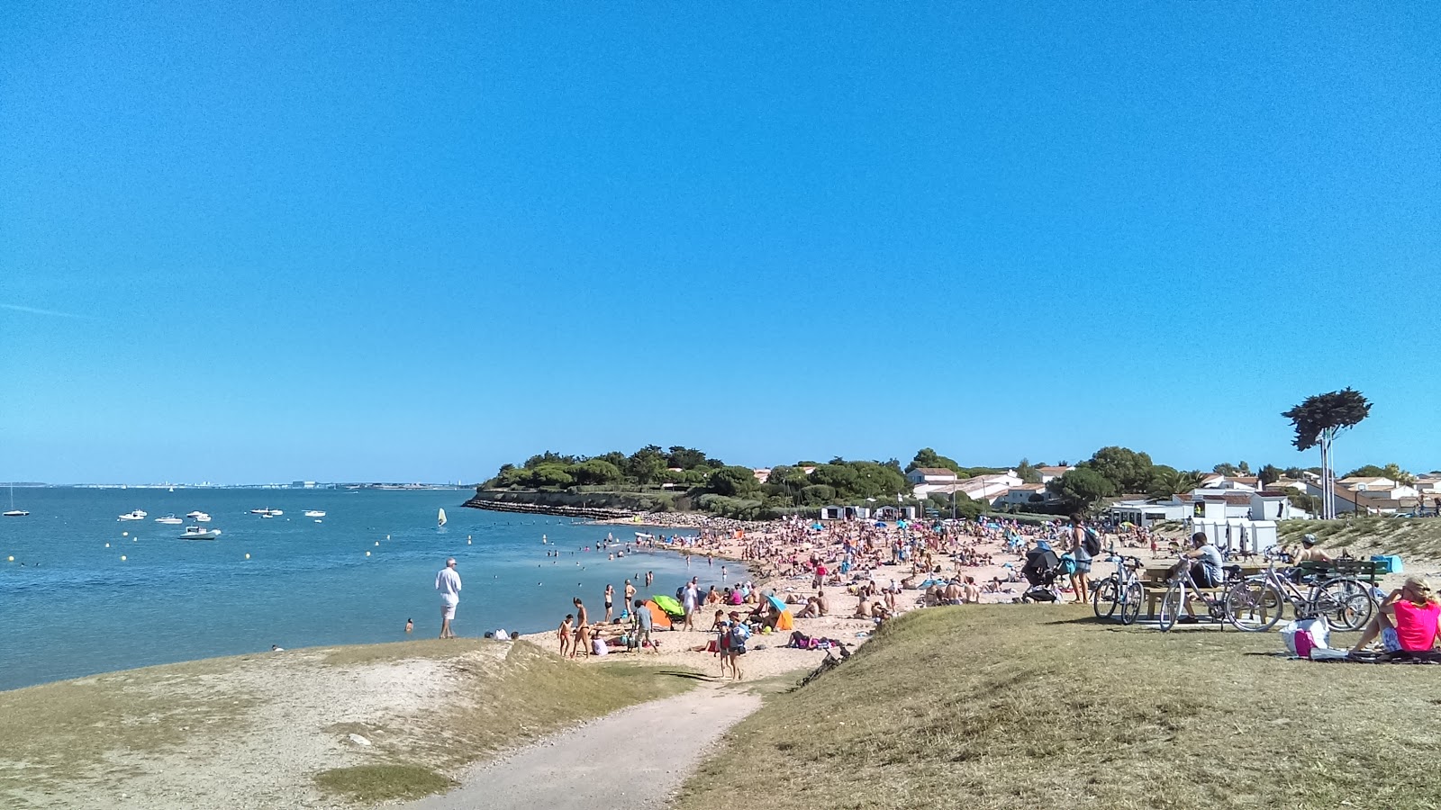 Foto di Plage de la Cible e l'insediamento