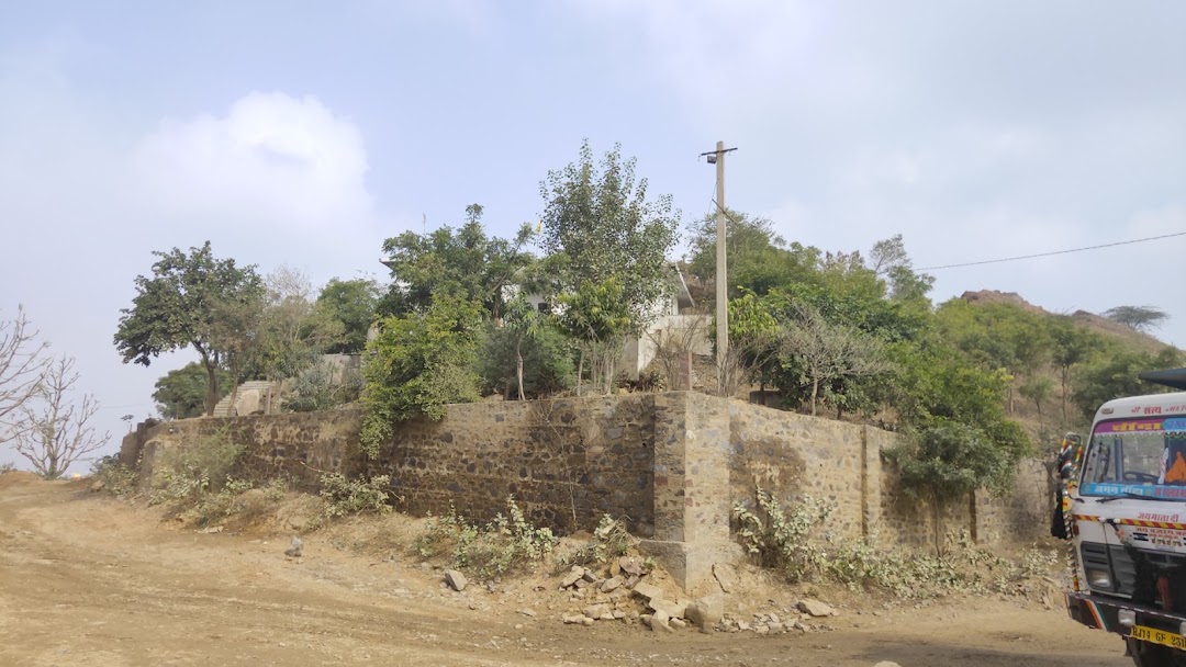 गिर्राज जी महाराज मंदिर