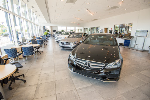 Mercedes Benz Dealer «Mercedes-Benz of Westmont», reviews and photos, 200 E Ogden Ave, Westmont, IL 60559, USA