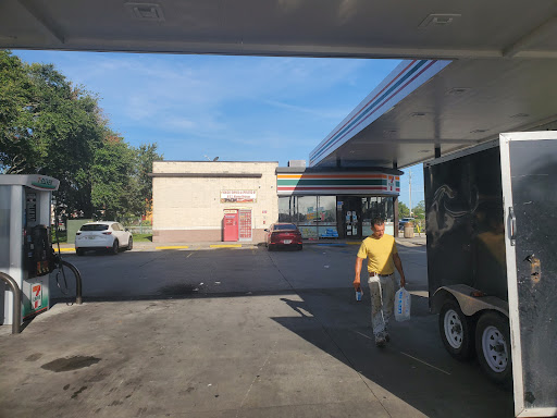 Convenience Store «7-Eleven», reviews and photos, 2401 James L Redman Pkwy, Plant City, FL 33566, USA