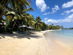 Foto av CocoNuts Resot Beach med en rymlig kustlinje