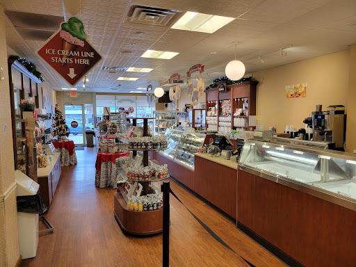 Ice Cream Shop «Kilwins Chocolates and Ice cream», reviews and photos, 262 Thames St, Newport, RI 02840, USA