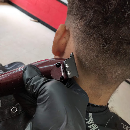 Barber Shop «Heads Up Barber & Beauty», reviews and photos, 2801 Pinecroft Rd # A, Greensboro, NC 27407, USA