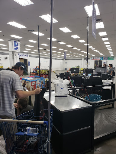 Thrift Store «Goodwill Clearance Outlet, Donation Center & Career Center», reviews and photos, 515 N 51st Ave, Phoenix, AZ 85043, USA
